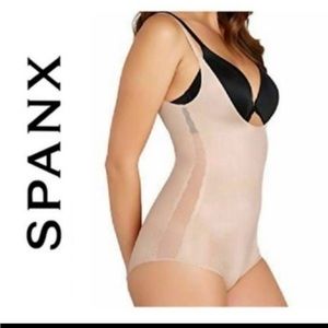 Assets by Spanx bodysuit